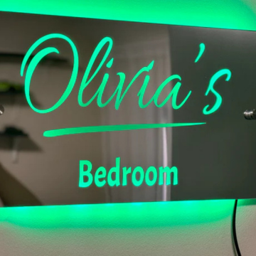 Personalized Name Decor – Modern Custom Wall Mirror